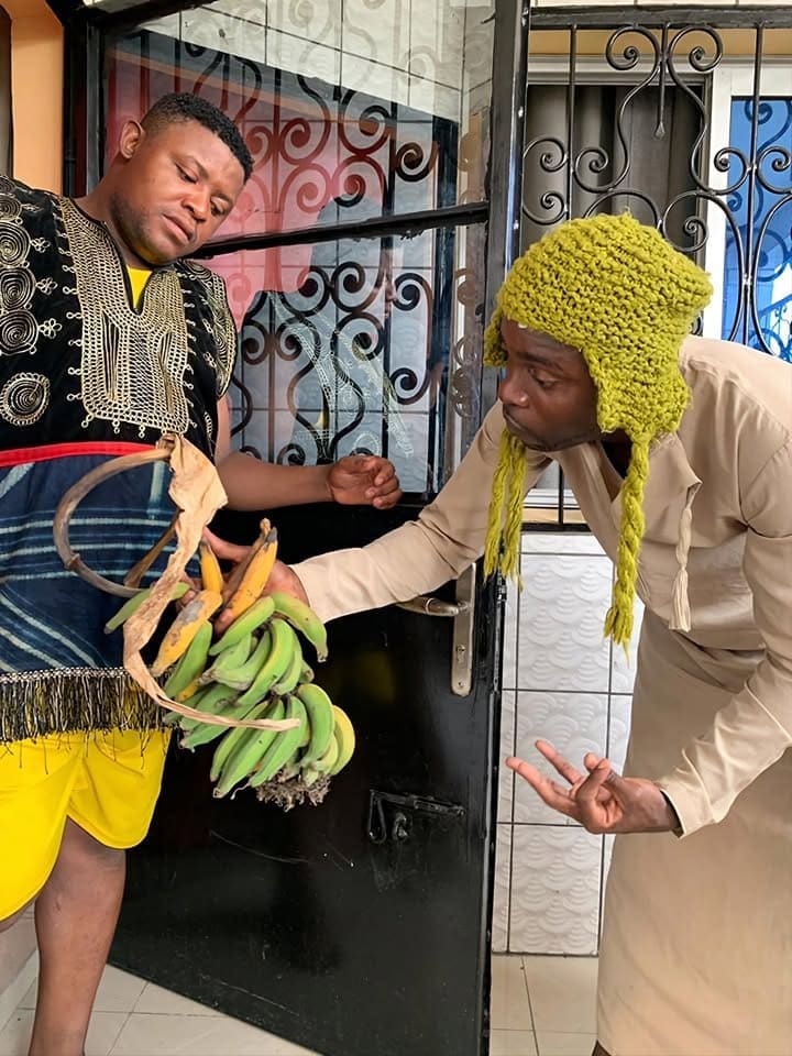 Dans le paysage du rire camerounais, certains personnages restent gravés dans les mémoires grâce à une particularité 