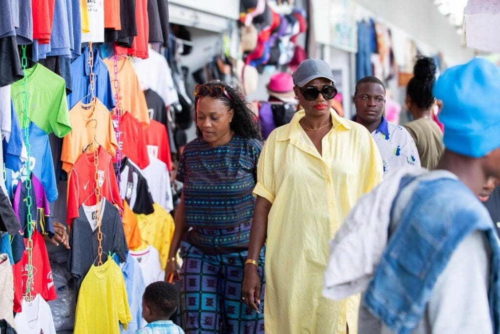 , Aïcha Sol s'est confiée sans détour au cours d'un entretien à elle consacrée. De son enfance au Cameroun à son exil en Europe,